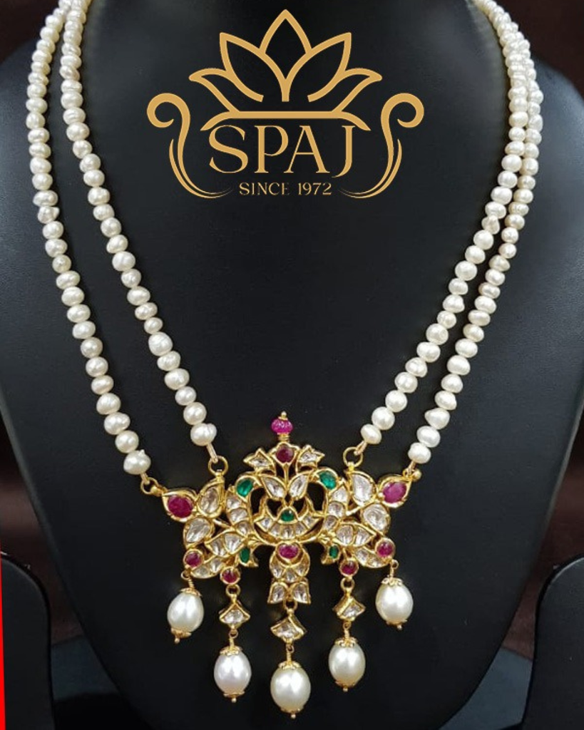 Small PendantElegant Gold Pendant Necklace with Pearls and Stones Luxury Vogue Premium Store